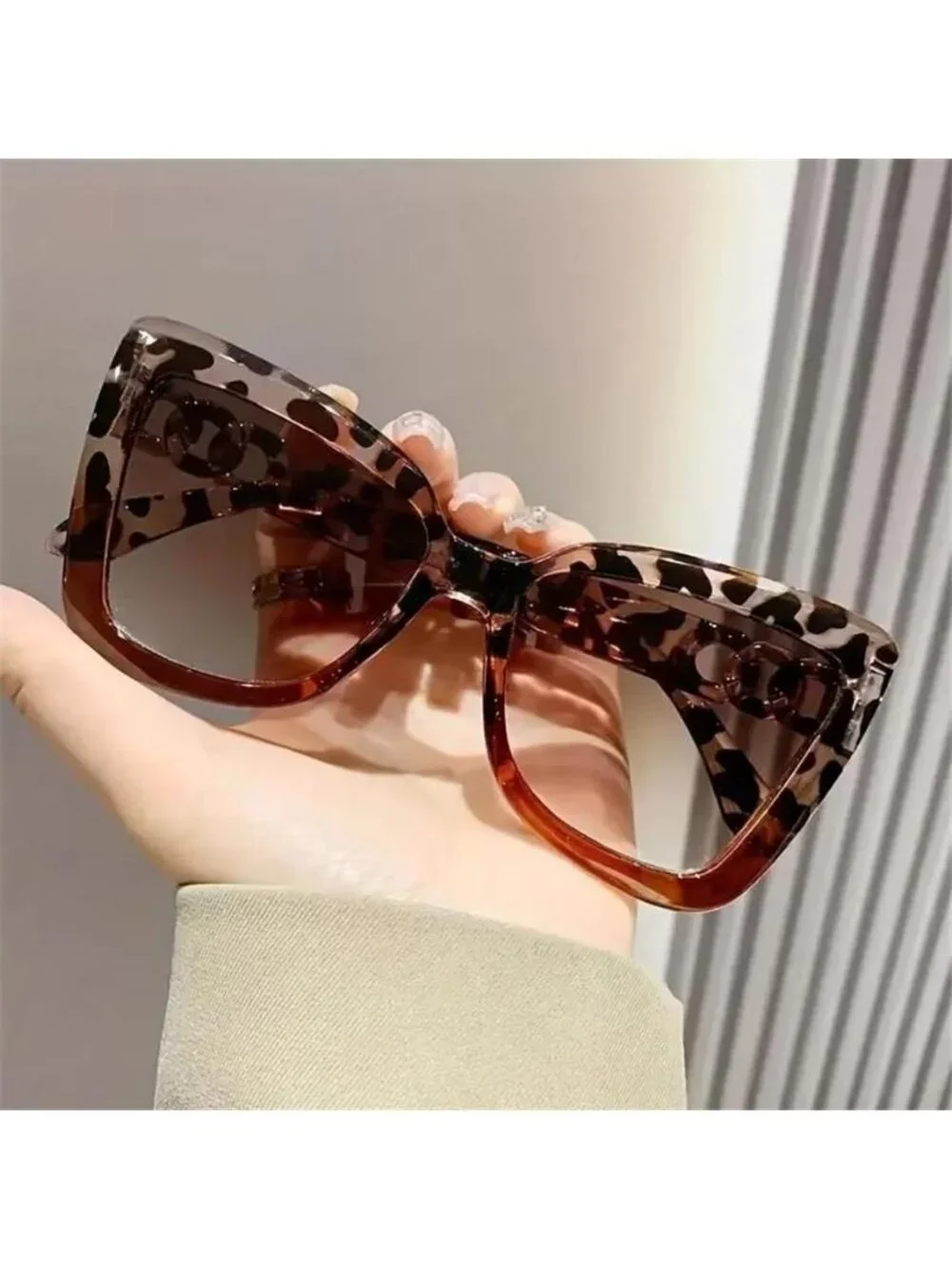 Oversized Cat Eye Frame Sunglasses